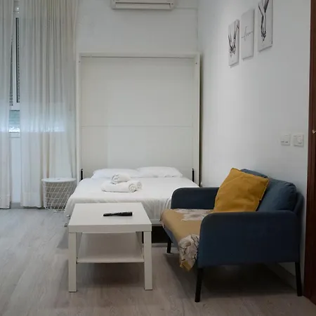 Estupendo Estudio Al Lado De Plaza La Merced * Málaga